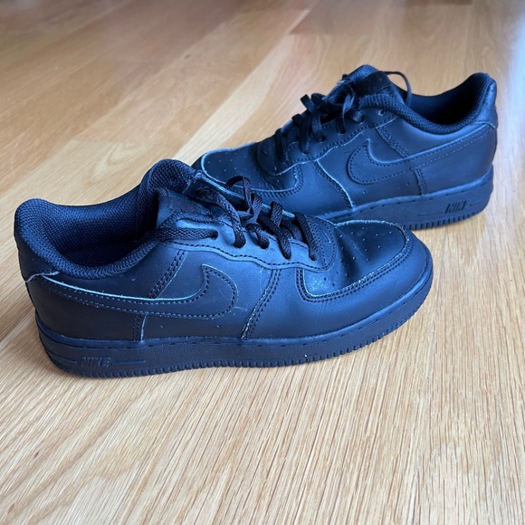 Nike Air Force Ones Solid Black - Picture 4 of 7